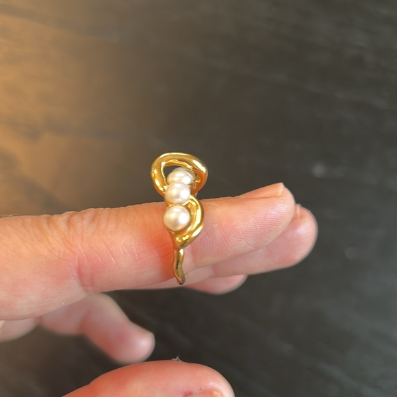 Missoma Elegant Gold Pearl Ring - Picture 8 of 10